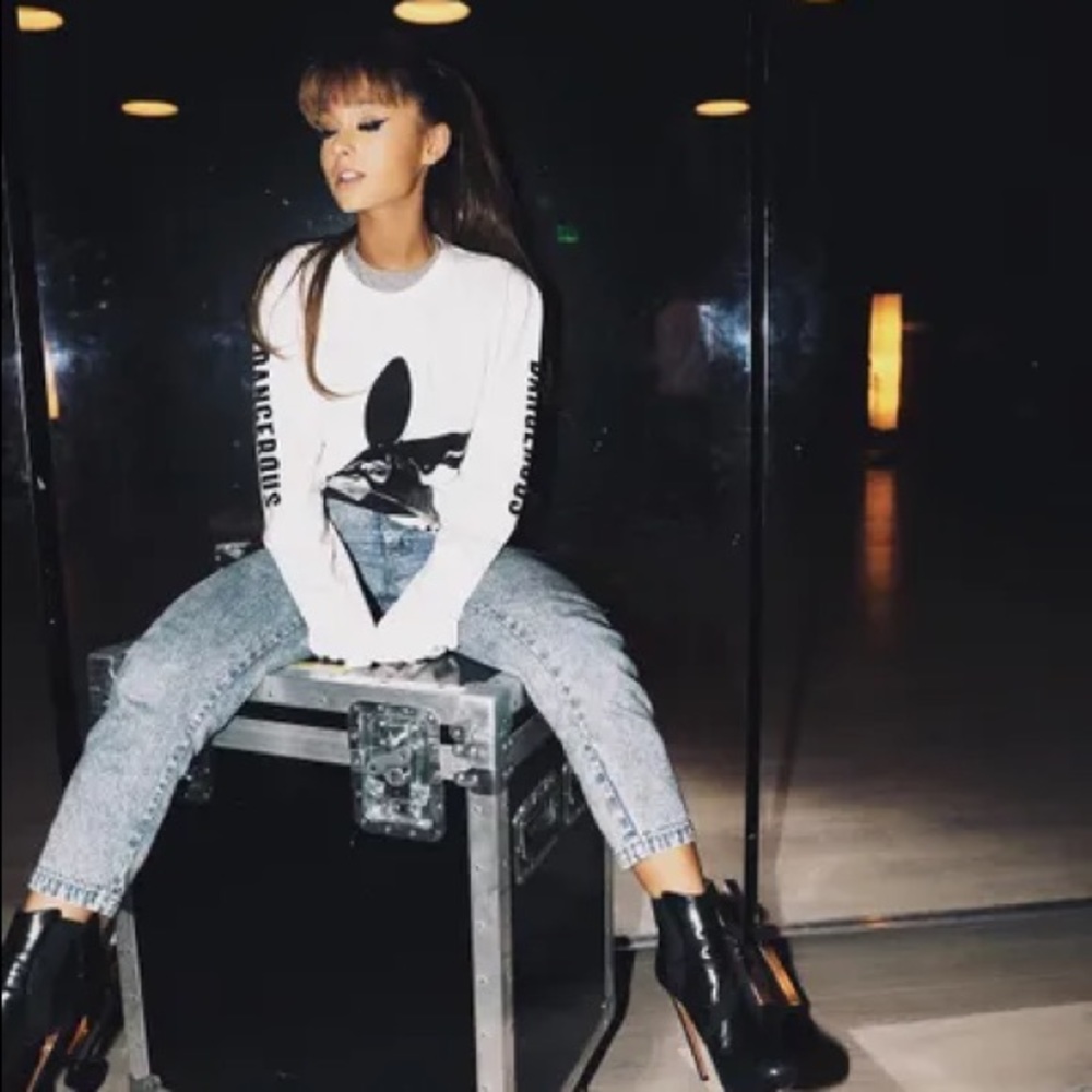 ARIANA GRANDE Dangerous Woman Tour Graphic Tee